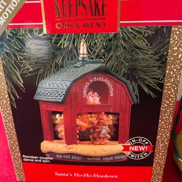 Hallmark Keepsake Santa’s Ho Ho Hoedown Magic Ornament - Picture 2 of 11
